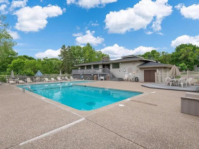 5481 Hyland Courts Drive, Bloomington, MN 55437