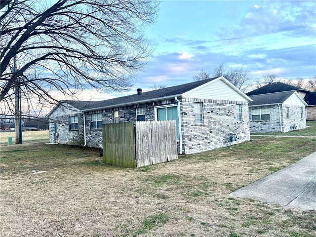 801 E 1st Street 801, 803, 805, 807, Gentry, AR 72734