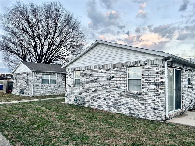 801 E 1st Street 801, 803, 805, 807, Gentry, AR 72734