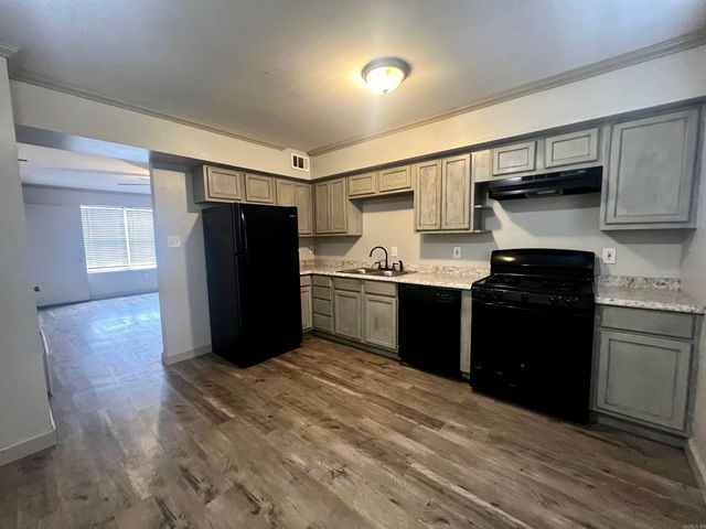 1906 W Matthews Avenue, Jonesboro, AR 72401