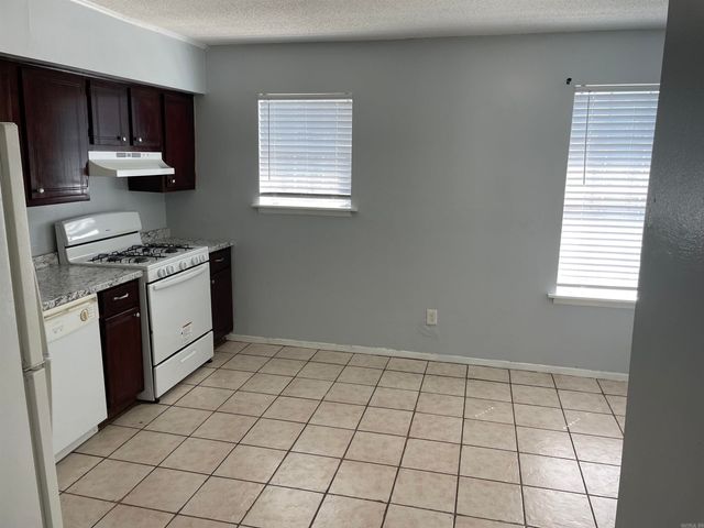 1906 W Matthews Avenue, Jonesboro, AR 72401