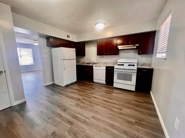 1906 W Matthews Avenue, Jonesboro, AR 72401