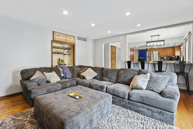 9807 Ivy Lane, Munster, IN 46321