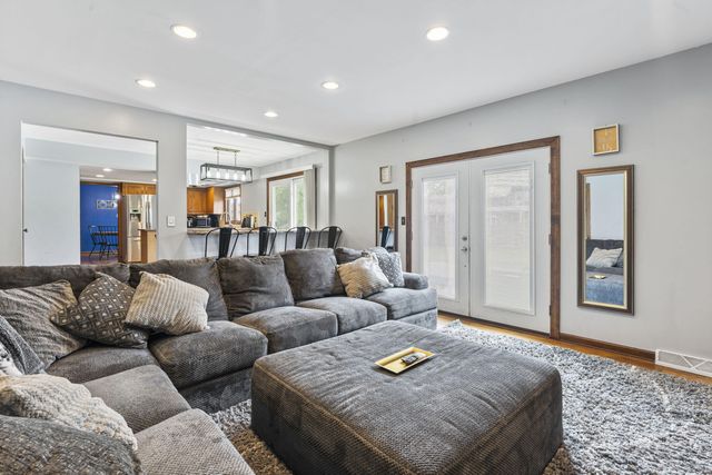 9807 Ivy Lane, Munster, IN 46321