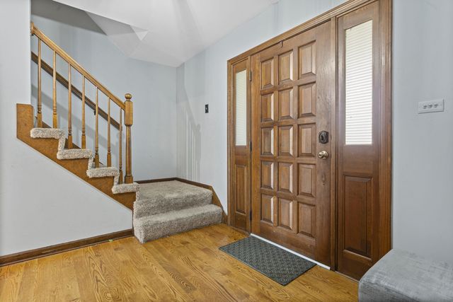 9807 Ivy Lane, Munster, IN 46321