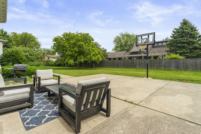 9807 Ivy Lane, Munster, IN 46321
