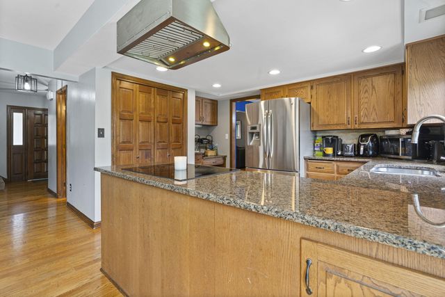 9807 Ivy Lane, Munster, IN 46321