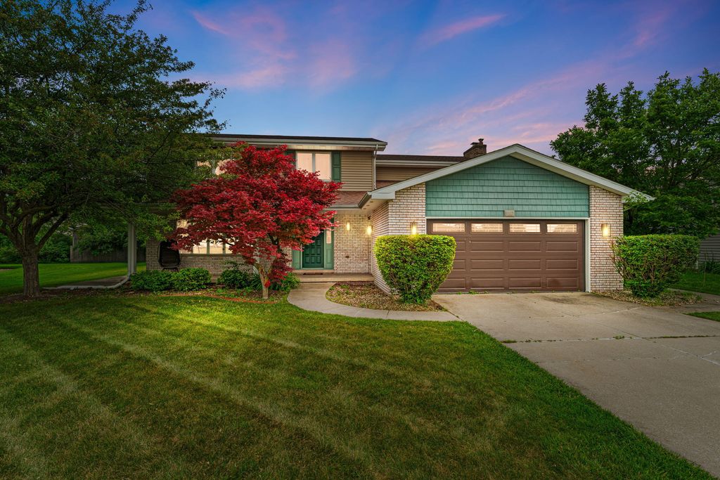 9807 Ivy Lane, Munster, IN 46321