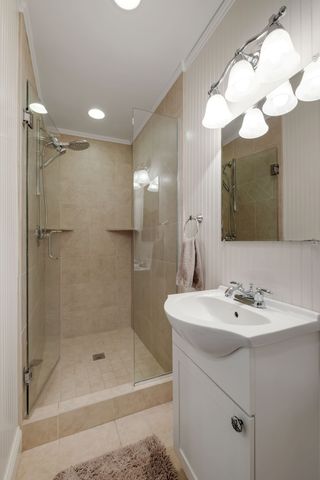 8 Redbud Dr, Nashville, TN 37215