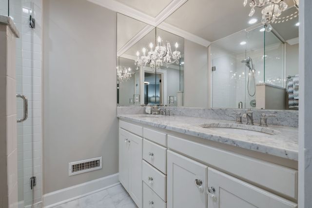 8 Redbud Dr, Nashville, TN 37215