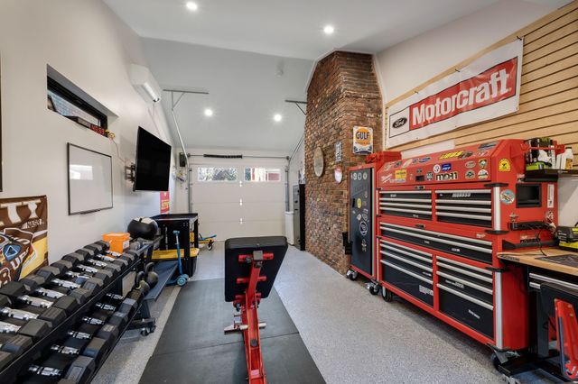 8 Redbud Dr, Nashville, TN 37215