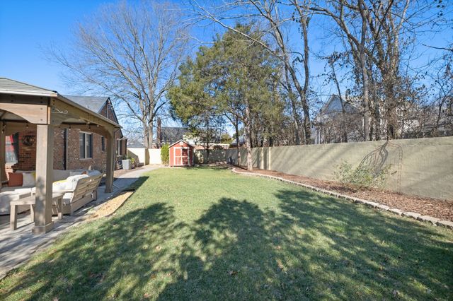 8 Redbud Dr, Nashville, TN 37215