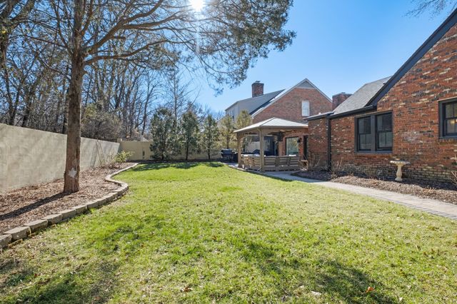 8 Redbud Dr, Nashville, TN 37215