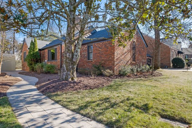 8 Redbud Dr, Nashville, TN 37215