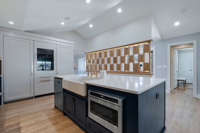 8 Redbud Dr, Nashville, TN 37215