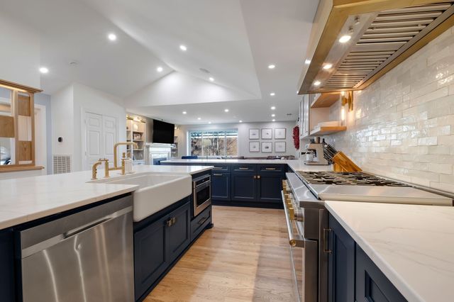 8 Redbud Dr, Nashville, TN 37215