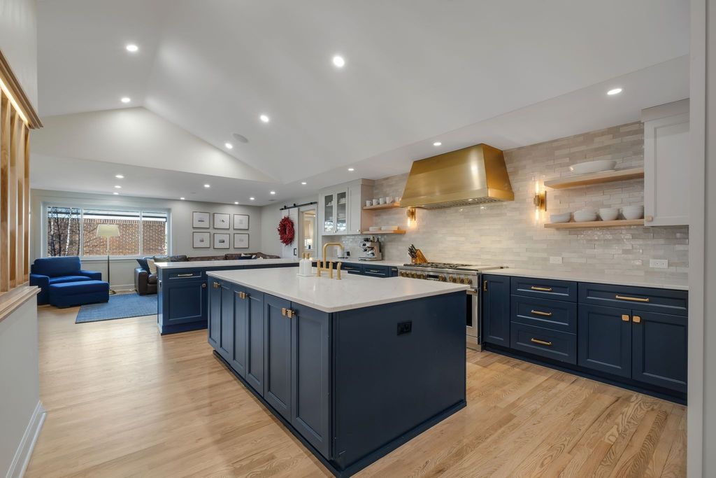 8 Redbud Dr, Nashville, TN 37215