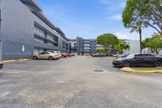 210 Fontainebleau Blvd 402, Miami, FL 33172