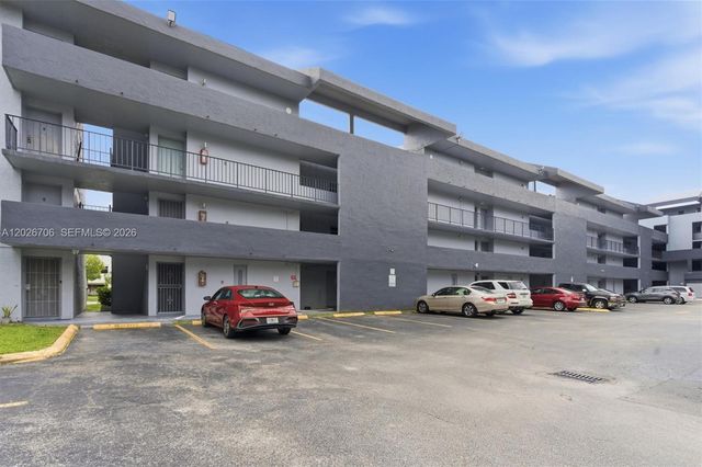 210 Fontainebleau Blvd 402, Miami, FL 33172