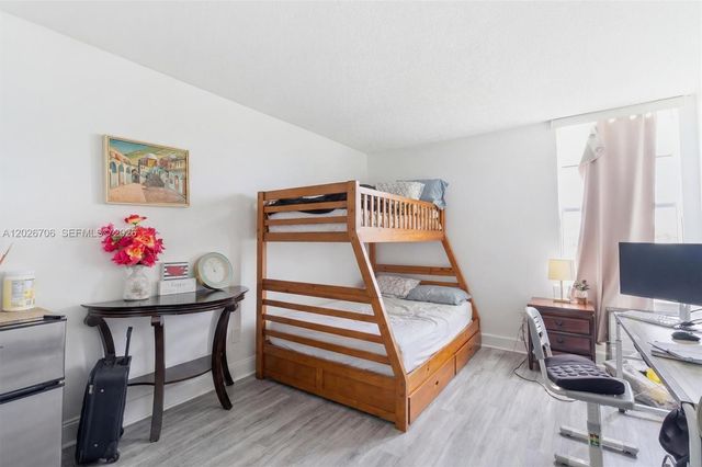 210 Fontainebleau Blvd 402, Miami, FL 33172