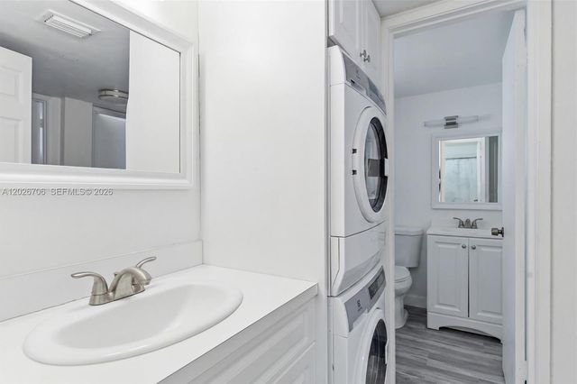 210 Fontainebleau Blvd 402, Miami, FL 33172