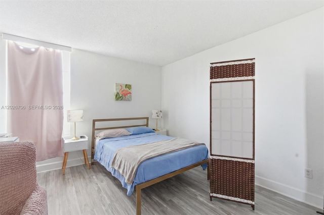210 Fontainebleau Blvd 402, Miami, FL 33172