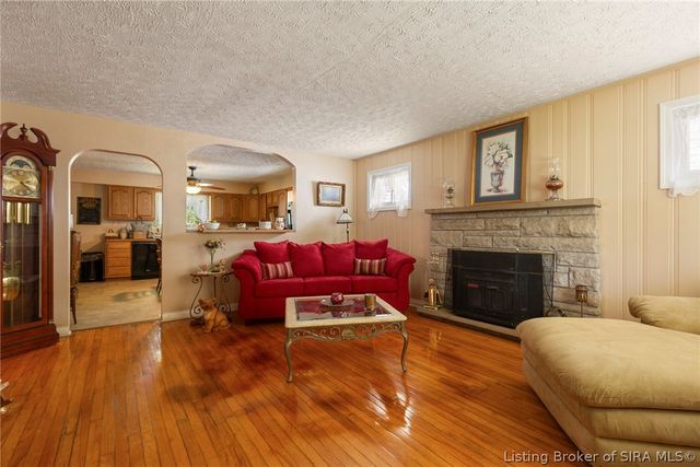 2303 McLean Avenue, New Albany, IN 47150