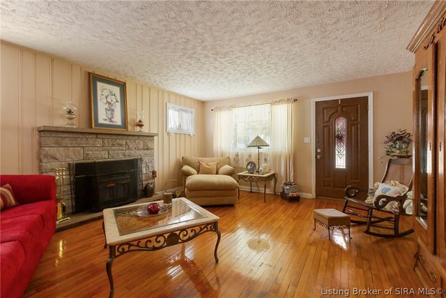 2303 McLean Avenue, New Albany, IN 47150