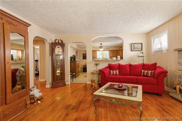 2303 McLean Avenue, New Albany, IN 47150
