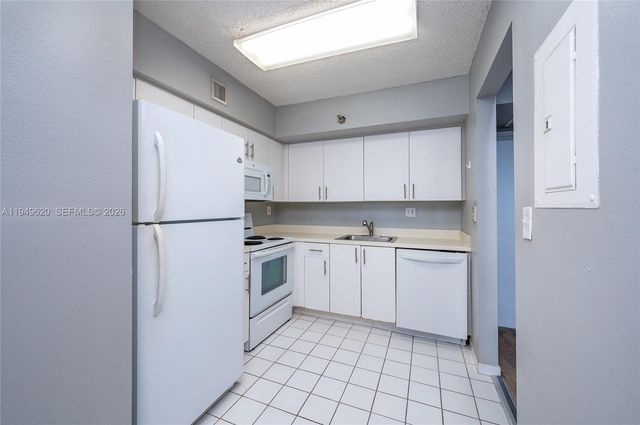 3300 NE 191st St 1915, Aventura, FL 33180