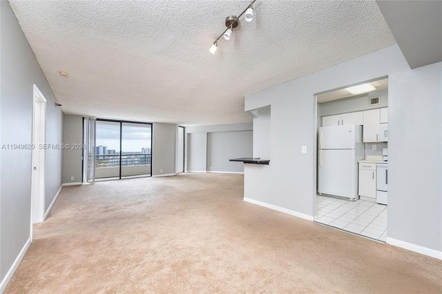 3300 NE 191st St 1915, Aventura, FL 33180