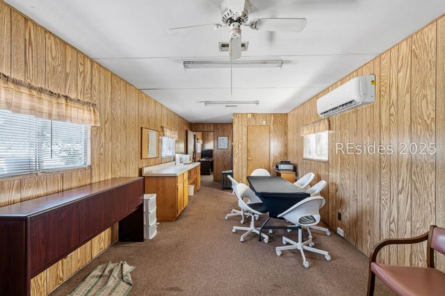 1827 Ribaut Rd, Port Royal, SC 29935