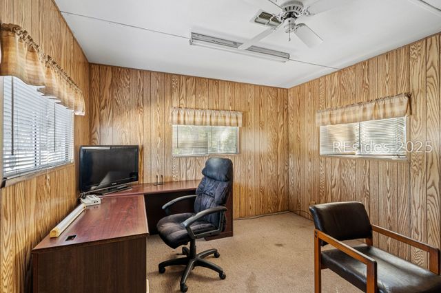 1827 Ribaut Rd, Port Royal, SC 29935