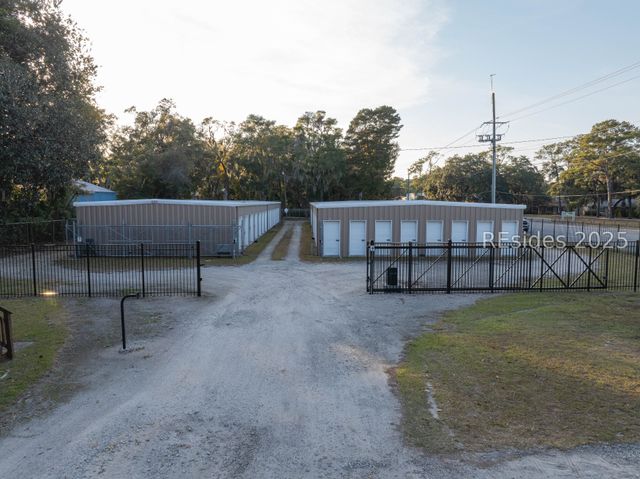 1827 Ribaut Rd, Port Royal, SC 29935