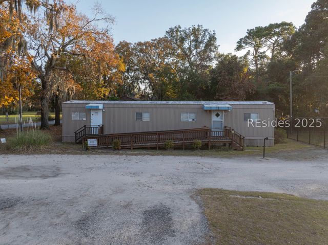 1827 Ribaut Rd, Port Royal, SC 29935