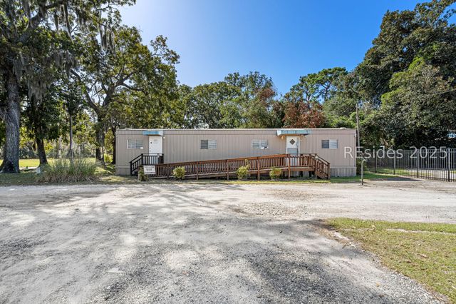 1827 Ribaut Rd, Port Royal, SC 29935