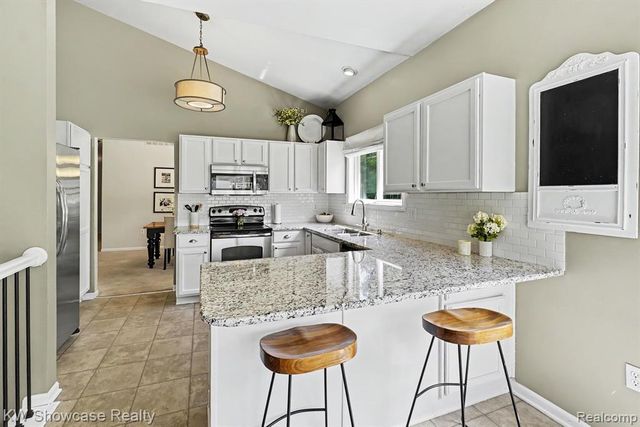 6030 N Bryan, White Lake, MI 48383
