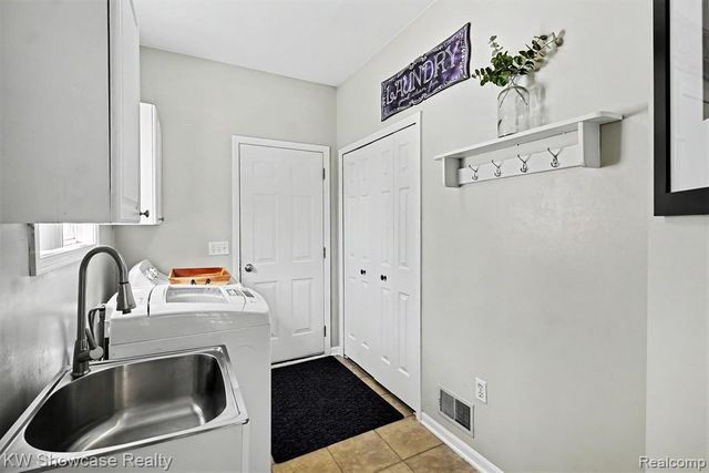 6030 N Bryan, White Lake, MI 48383