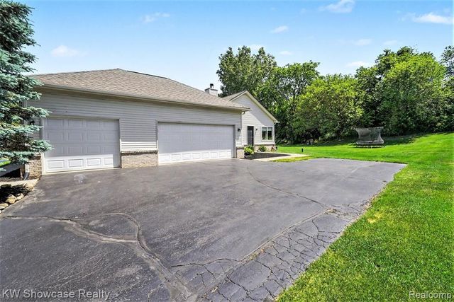 6030 N Bryan, White Lake, MI 48383