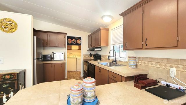869 Mahogany Lane NW, Silverdale, WA 98383