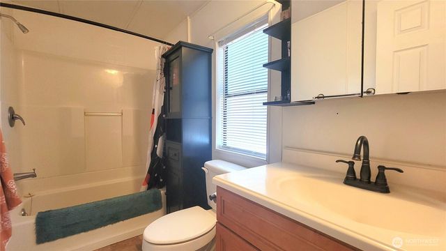 869 Mahogany Lane NW, Silverdale, WA 98383