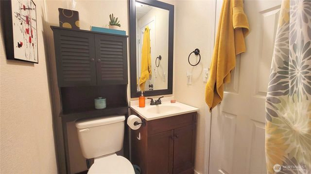 869 Mahogany Lane NW, Silverdale, WA 98383