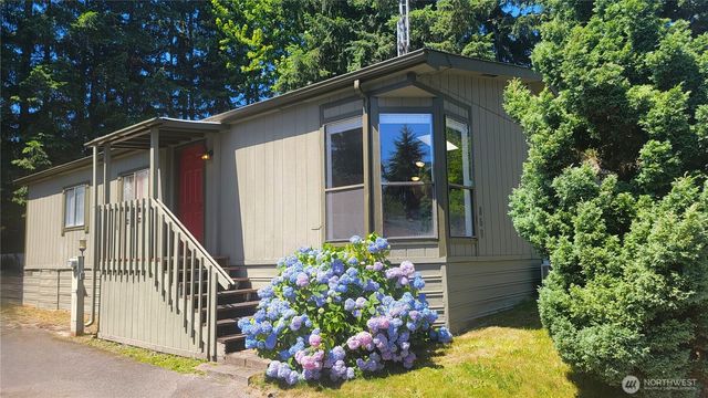 869 Mahogany Lane NW, Silverdale, WA 98383
