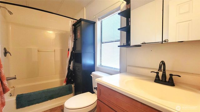 869 Mahogany Lane NW, Silverdale, WA 98383