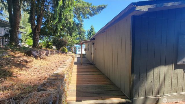 869 Mahogany Lane NW, Silverdale, WA 98383