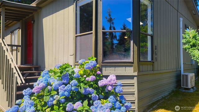869 Mahogany Lane NW, Silverdale, WA 98383