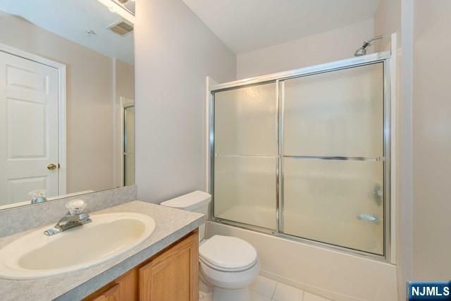102 Lakeview Court, Pompton Lakes, NJ 07442