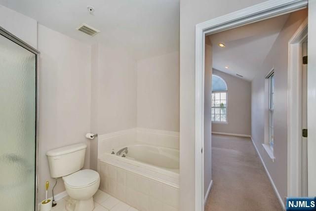 102 Lakeview Court, Pompton Lakes, NJ 07442
