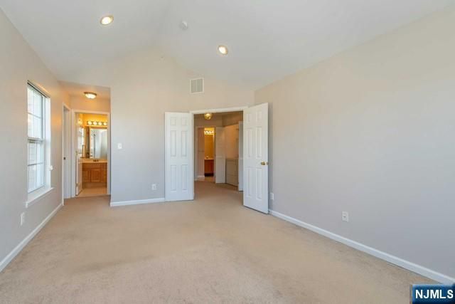 102 Lakeview Court, Pompton Lakes, NJ 07442