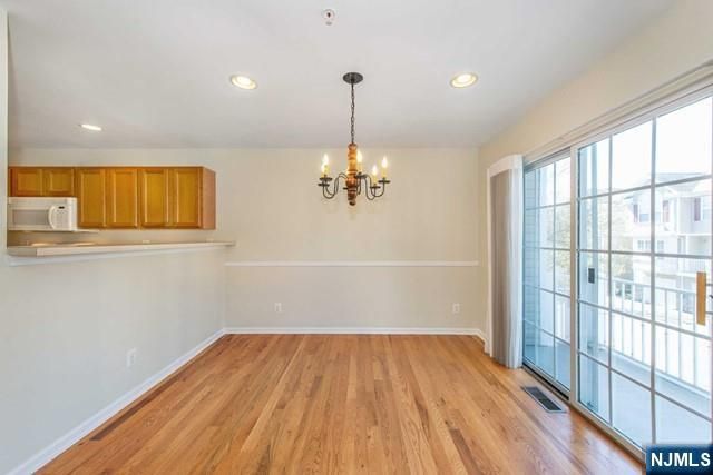 102 Lakeview Court, Pompton Lakes, NJ 07442